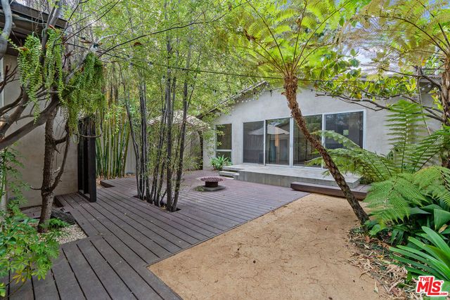 625 Santa Clara Avenue, Venice, CA 90291