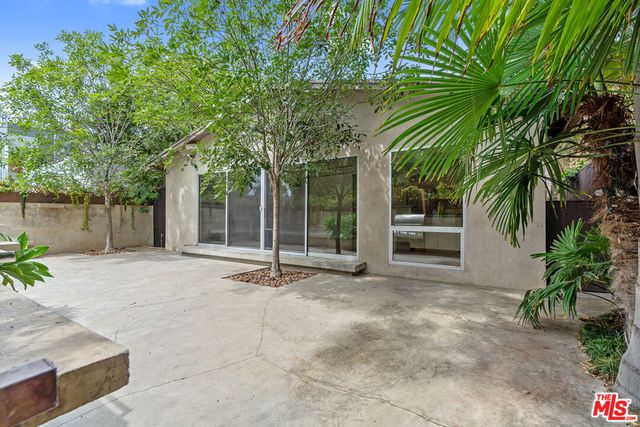 625 Santa Clara Avenue, Venice, CA 90291