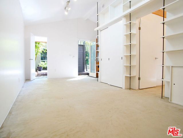 625 Santa Clara Avenue, Venice, CA 90291