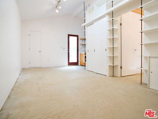 625 Santa Clara Avenue, Venice, CA 90291