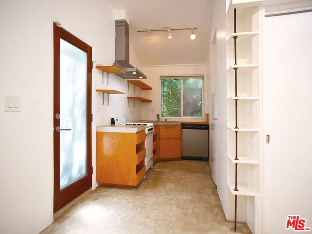 625 Santa Clara Avenue, Venice, CA 90291