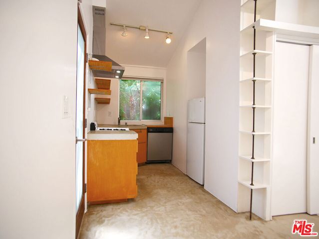625 Santa Clara Avenue, Venice, CA 90291