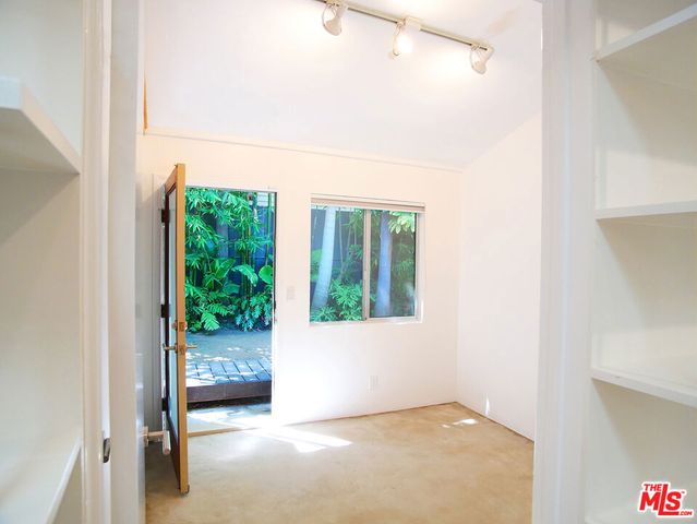 625 Santa Clara Avenue, Venice, CA 90291