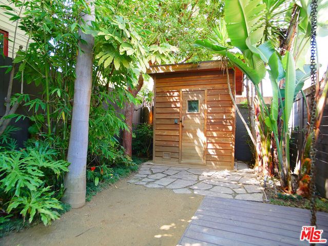 625 Santa Clara Avenue, Venice, CA 90291