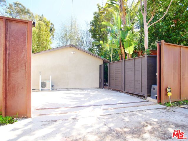 625 Santa Clara Avenue, Venice, CA 90291