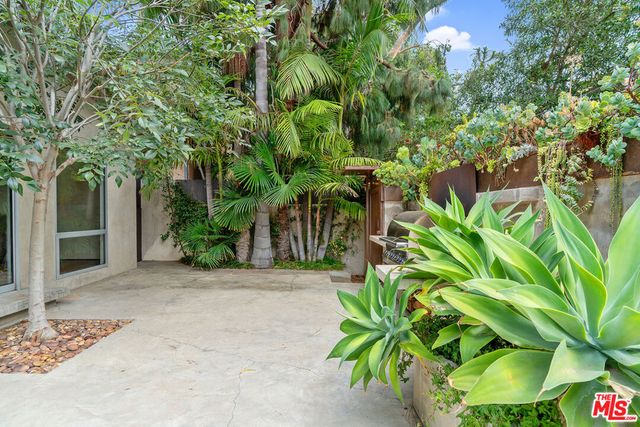 625 Santa Clara Avenue, Venice, CA 90291