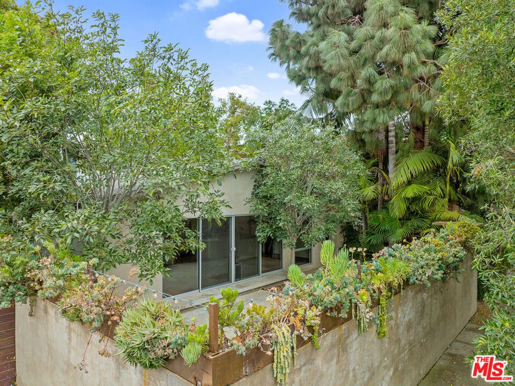 625 Santa Clara Avenue, Venice, CA 90291