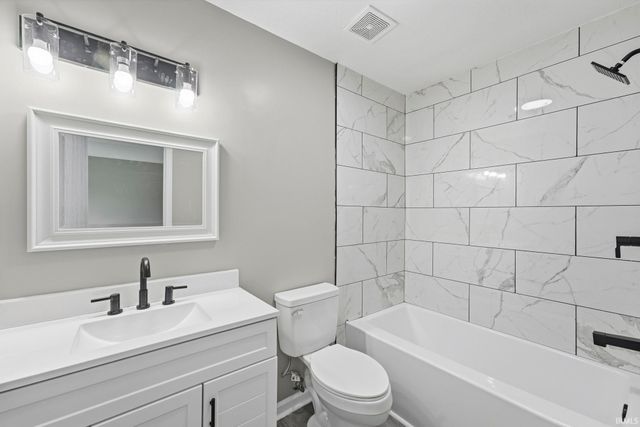 8931 Whispering Woods Drive, Fort Wayne, IN 46804