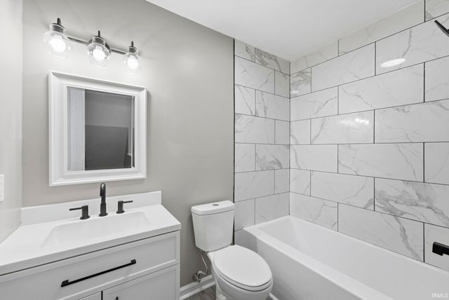 8931 Whispering Woods Drive, Fort Wayne, IN 46804