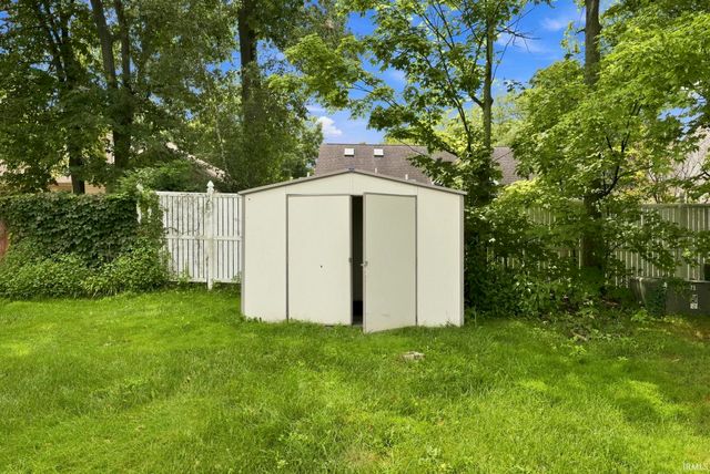 8931 Whispering Woods Drive, Fort Wayne, IN 46804
