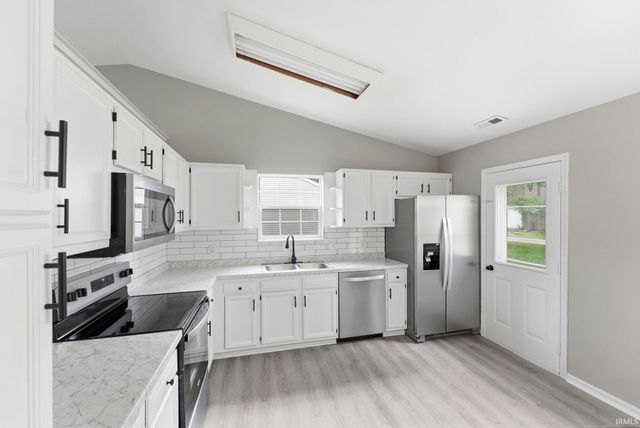 8931 Whispering Woods Drive, Fort Wayne, IN 46804