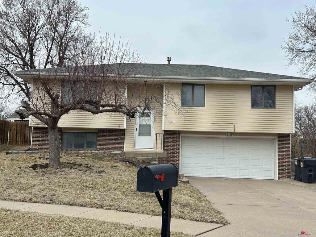 730 W Sumner Circle, Lincoln, NE 68522