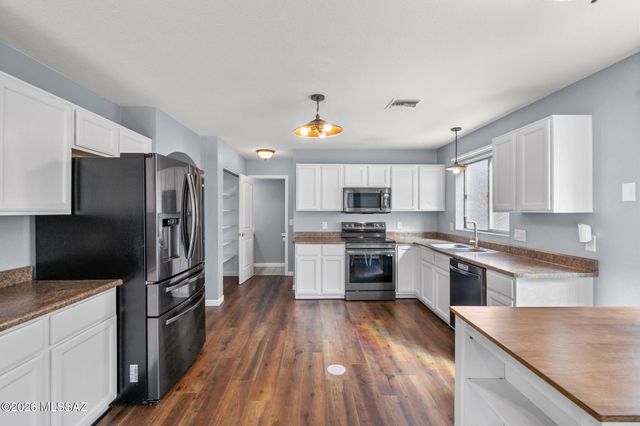 8017 S Wild Primrose Avenue, Tucson, AZ 85747