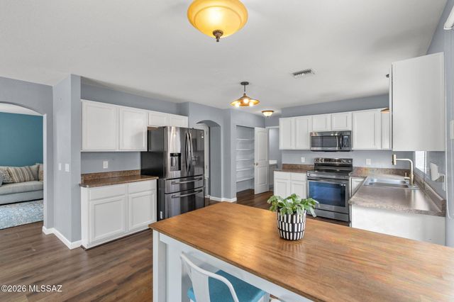 8017 S Wild Primrose Avenue, Tucson, AZ 85747