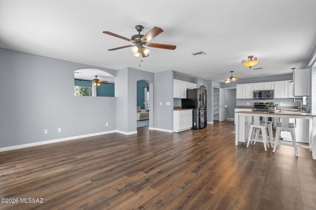 8017 S Wild Primrose Avenue, Tucson, AZ 85747