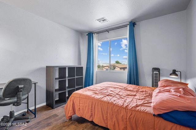 8017 S Wild Primrose Avenue, Tucson, AZ 85747