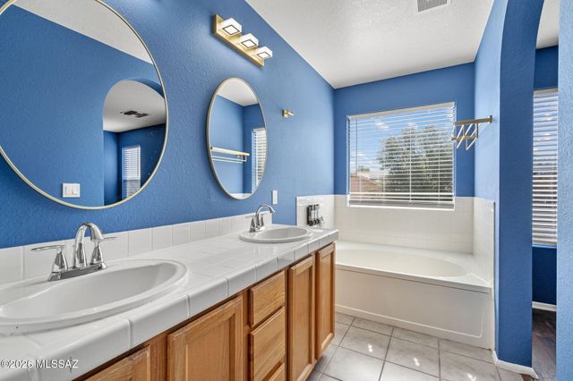 8017 S Wild Primrose Avenue, Tucson, AZ 85747
