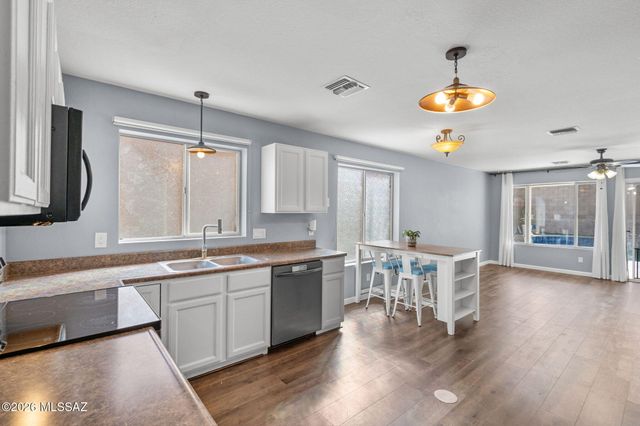 8017 S Wild Primrose Avenue, Tucson, AZ 85747