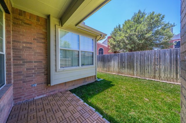 1717 Lake Eden Drive, Euless, TX 76039