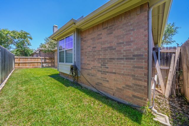 1717 Lake Eden Drive, Euless, TX 76039