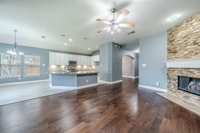 1717 Lake Eden Drive, Euless, TX 76039
