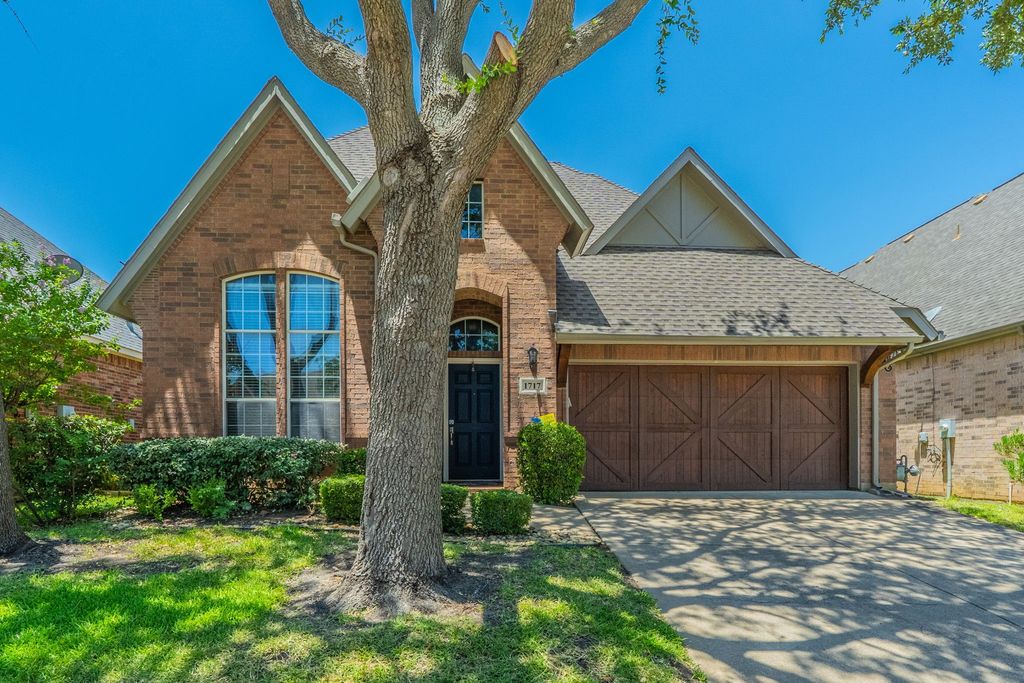 1717 Lake Eden Drive, Euless, TX 76039