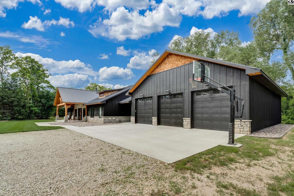 7701 Old K61 Hwy N