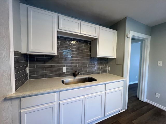 3453 Wayside Avenue, Fort Worth, TX 76110