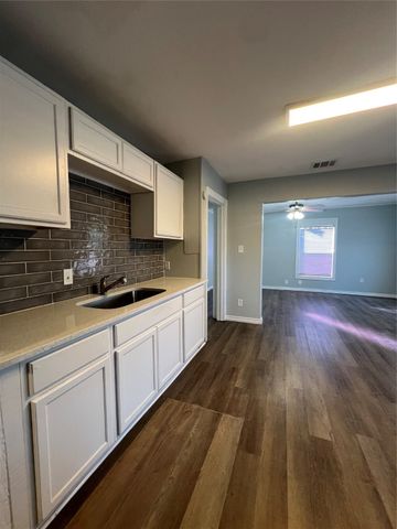 3453 Wayside Avenue, Fort Worth, TX 76110