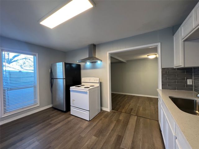 3453 Wayside Avenue, Fort Worth, TX 76110