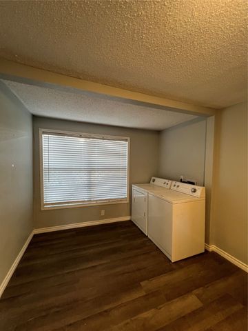 3453 Wayside Avenue, Fort Worth, TX 76110