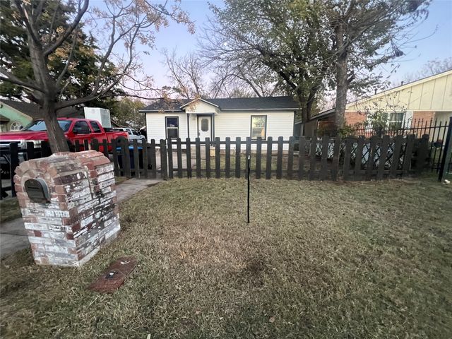 3453 Wayside Avenue, Fort Worth, TX 76110