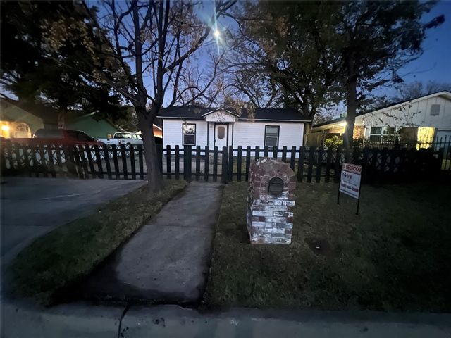 3453 Wayside Avenue, Fort Worth, TX 76110