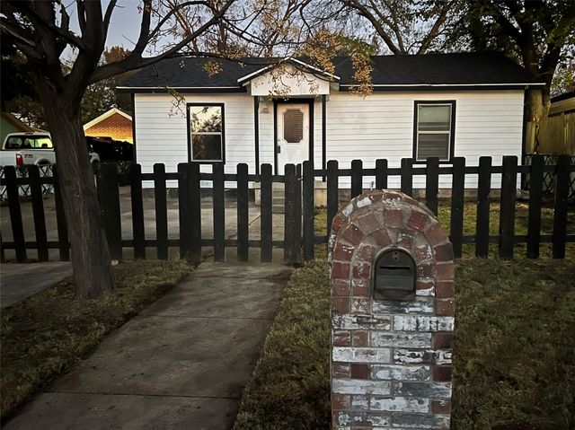 3453 Wayside Avenue, Fort Worth, TX 76110