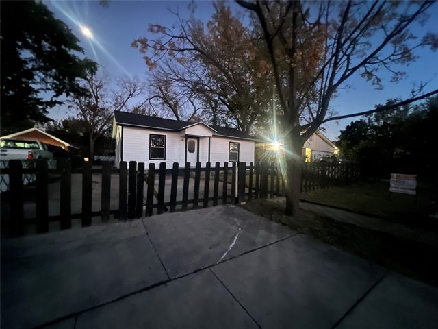 3453 Wayside Avenue, Fort Worth, TX 76110