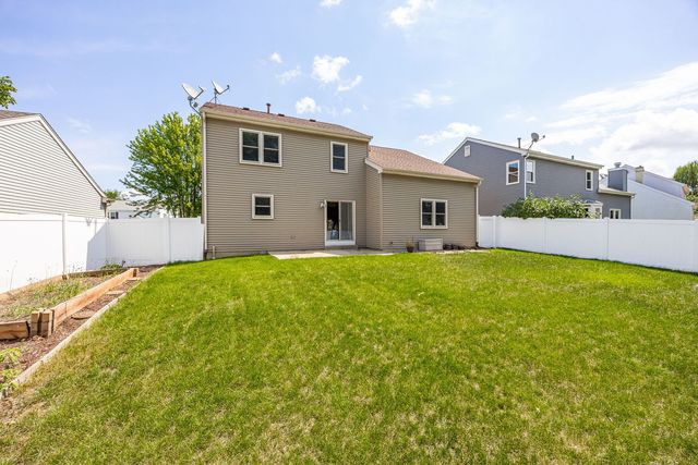 703 Avondale Lane, Aurora, IL 60504