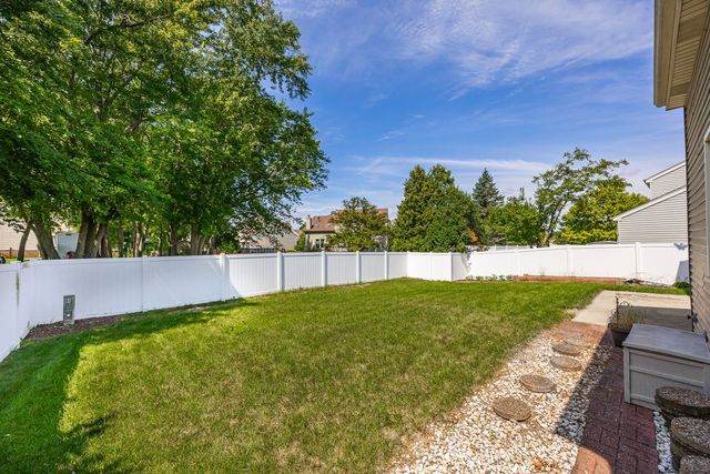 703 Avondale Lane, Aurora, IL 60504