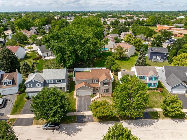 703 Avondale Lane, Aurora, IL 60504