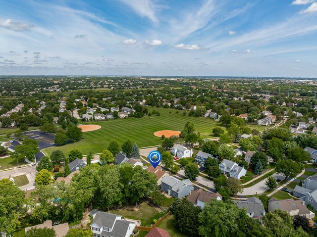 703 Avondale Lane, Aurora, IL 60504