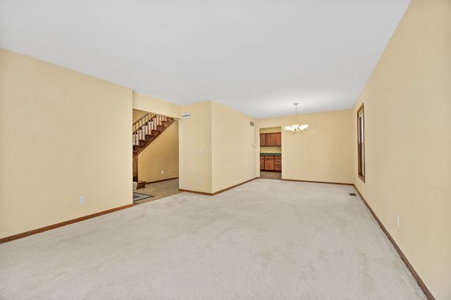 703 Avondale Lane, Aurora, IL 60504