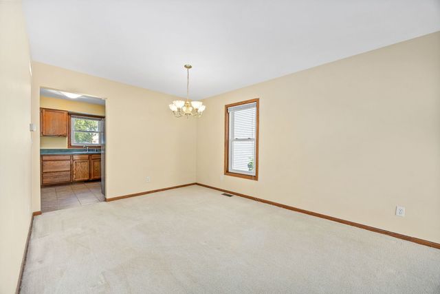 703 Avondale Lane, Aurora, IL 60504