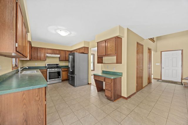 703 Avondale Lane, Aurora, IL 60504