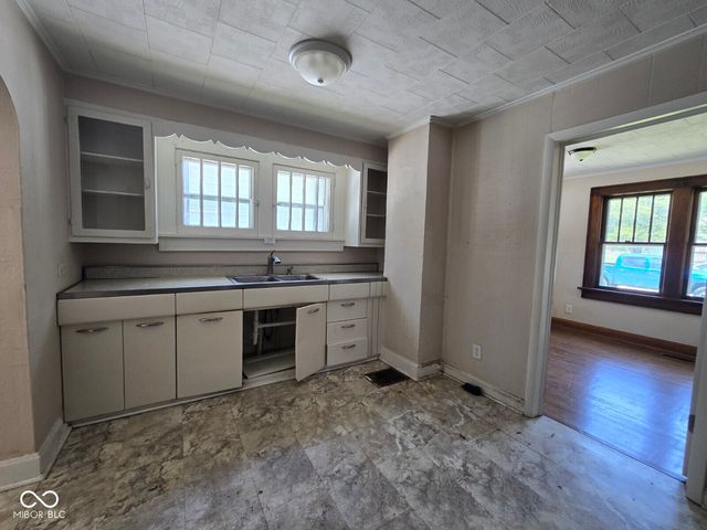 2425 S 6th Street, Terre Haute, IN 47802