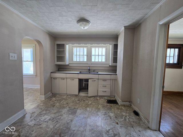 2425 S 6th Street, Terre Haute, IN 47802