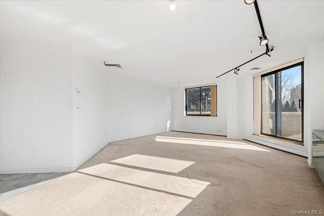 25 Rockledge Avenue 105W, White Plains, NY 10601