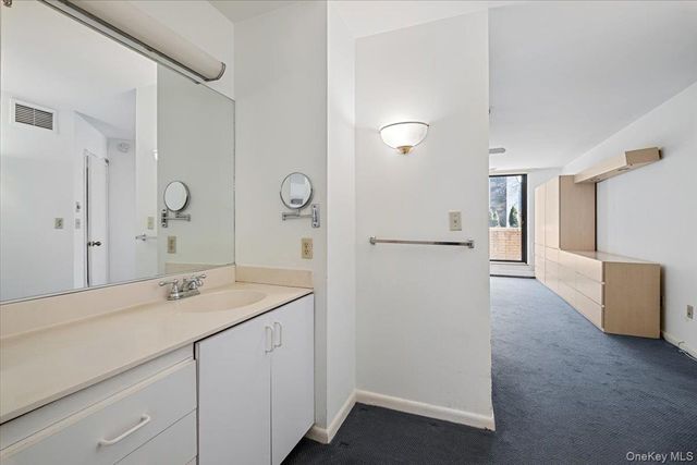 25 Rockledge Avenue 105W, White Plains, NY 10601