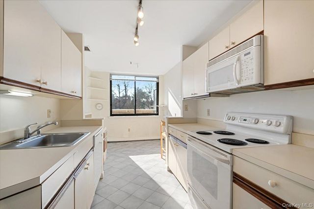 25 Rockledge Avenue 105W, White Plains, NY 10601