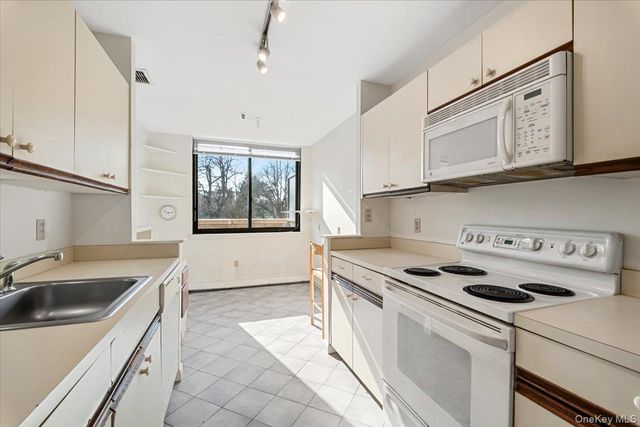 25 Rockledge Avenue 105W, White Plains, NY 10601