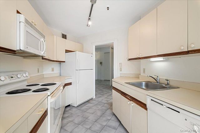 25 Rockledge Avenue 105W, White Plains, NY 10601