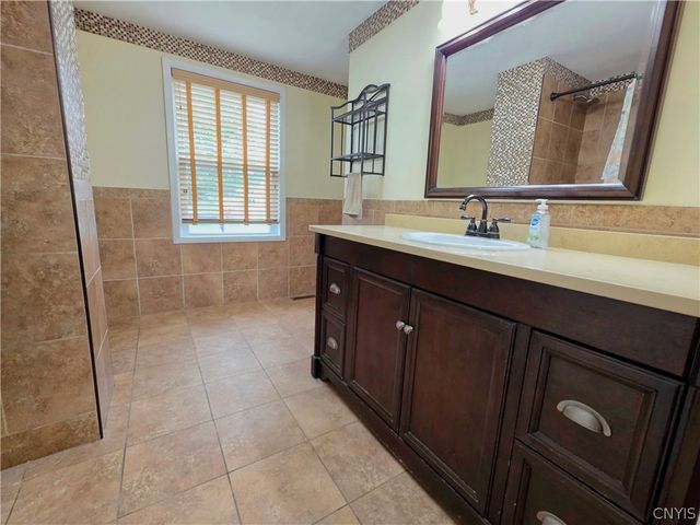 5484 Caughdenoy Road, Clay, NY 13041